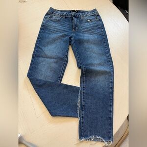 1822 women jeans - size 6 - maybe worn once. Frayed bottoms .